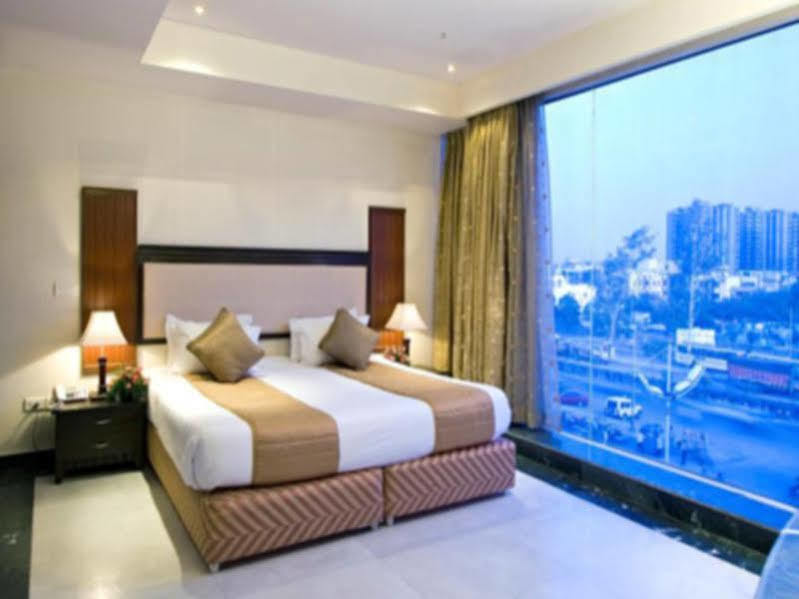 Clarks Inn, Pacific Mall Ghaziabad Esterno foto