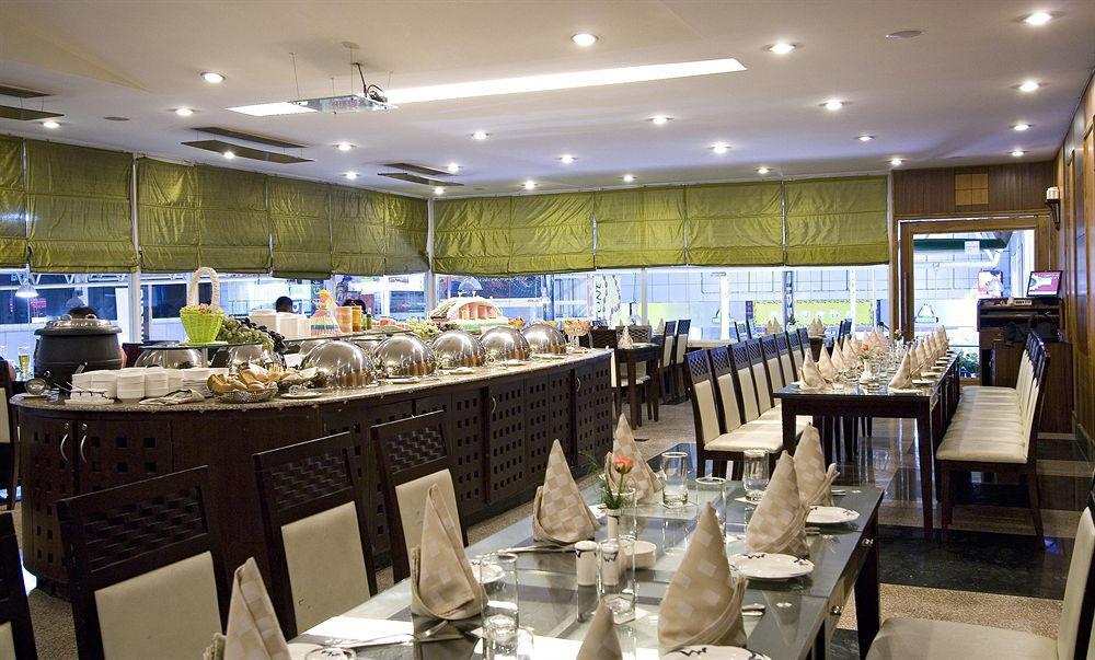 Clarks Inn, Pacific Mall Ghaziabad Esterno foto